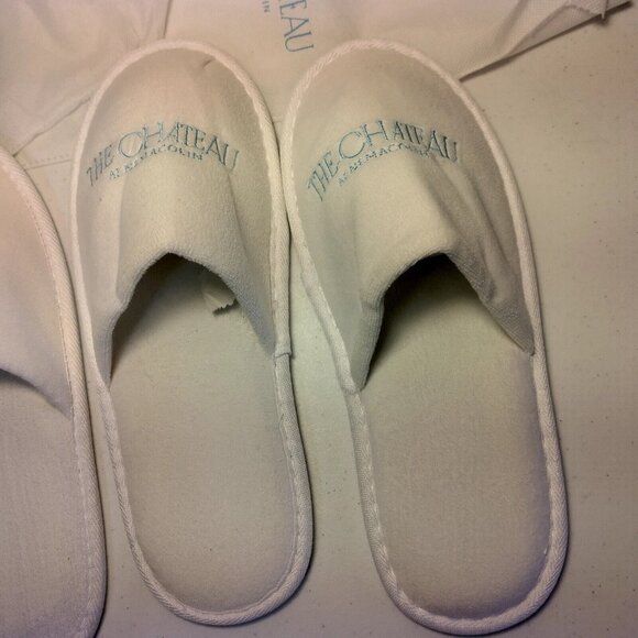 The Chateau At Nemacolin Resort Slippers 1 Size Spa White Slip On 2 Pair - Picture 2 of 16